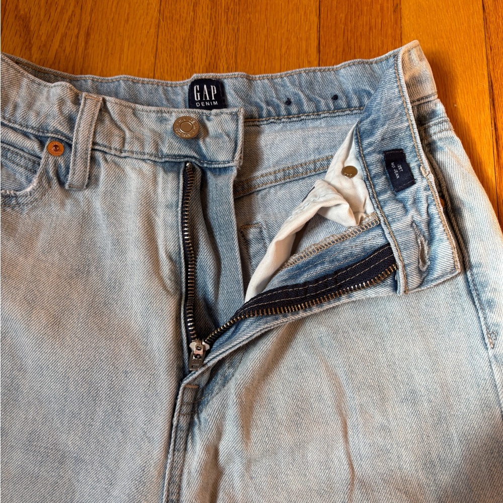 GAP High Rise Mom Jean - Picture 4 of 6